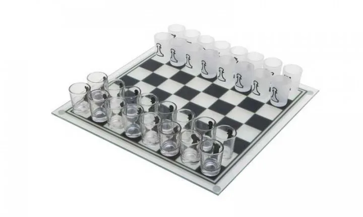 Алко гра шахи з чарками (24х24 см) 086s