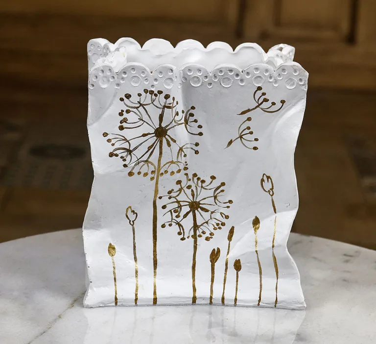 Ваза Кульбаба біла - золоті квіти полістоун 18 см СП516-2