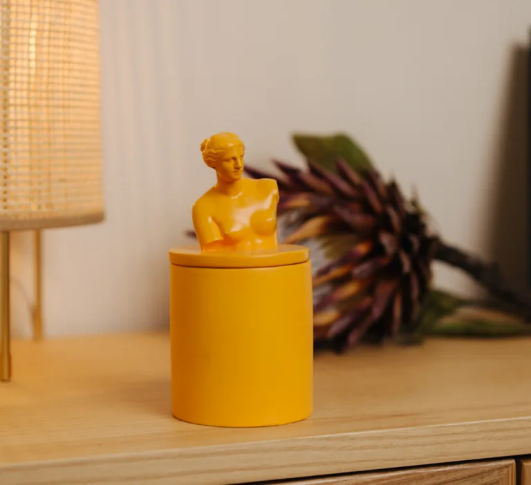 Аромасвічка VENUS CHERRY BLOSSOM YELLOW 100% WOOD WAX 165g 35h NAC 1012Y